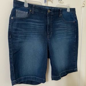Woman’s Faded Glory Size 18 Jean Shorts
